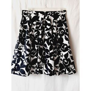 Adrienne vittadini black white floral mini skater skirt